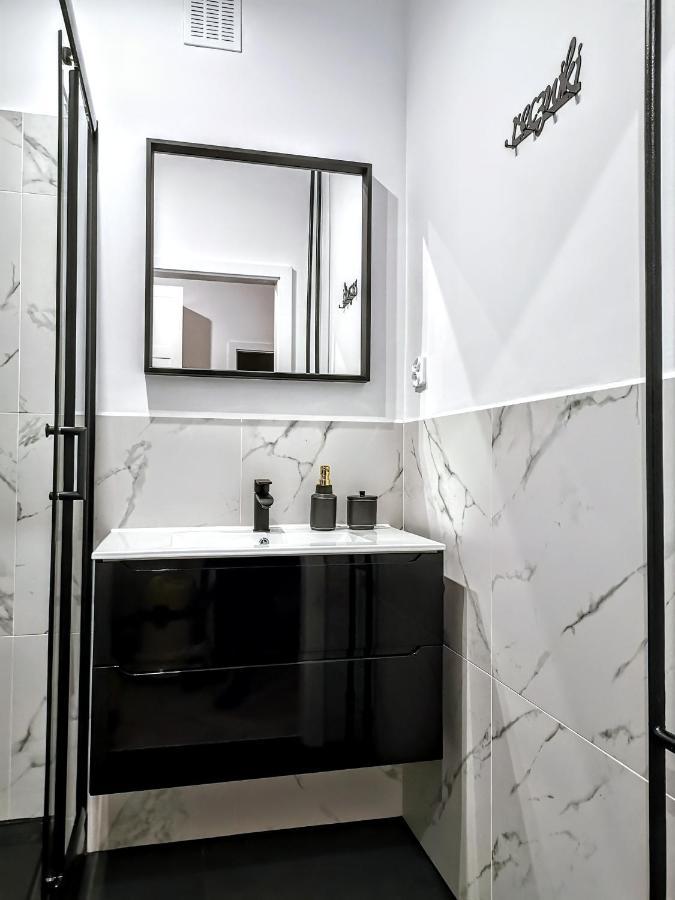 Przytulny Apartament Przy Sokolskiej - 550 Metrow Od Spodka Katowice Kültér fotó